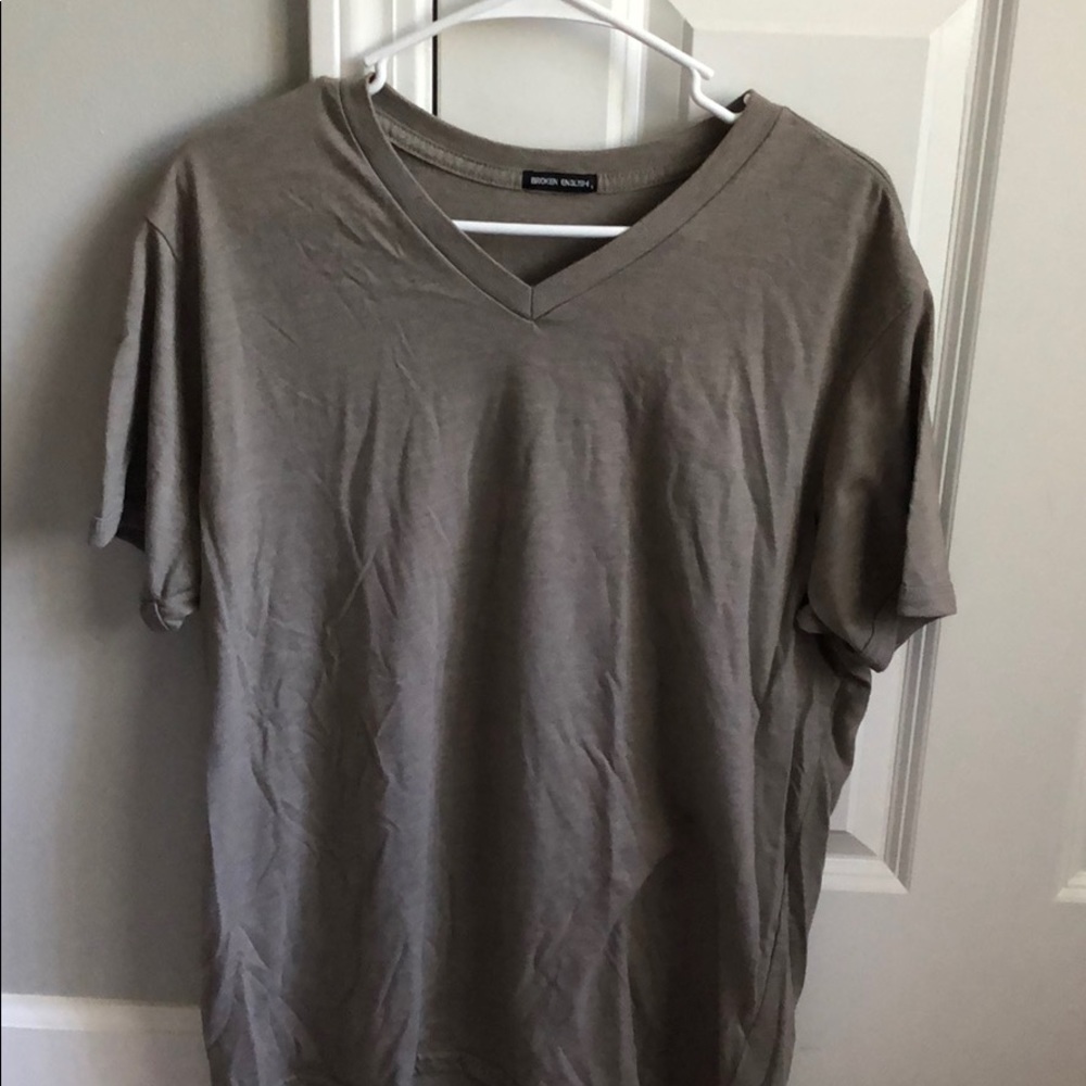 Men’s tan v-neck T-shirt